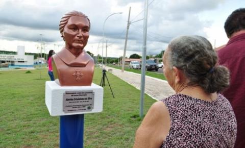 Emoção marca a inauguração de escultura na Área de Lazer Adevina Crisóstomo da Silva